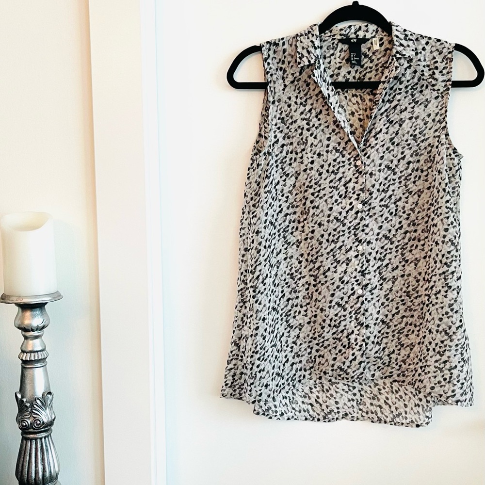Sleeveless button up blouse